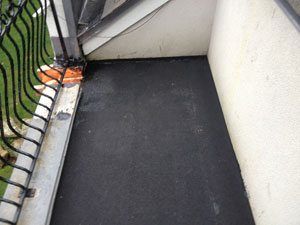 Small flat roof with a wide mouth scupper. Small flat roof with a wide mouth scupper.