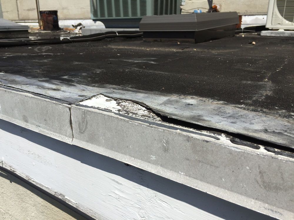 Metal-edging-on-perimeter.jpg
