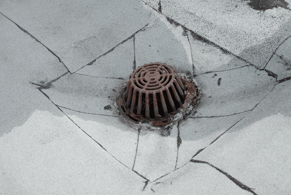 Drain-lowered into the roof Drain-lowered into the roof