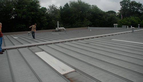 Metal roofs systems can be repaired. Commercial Flat Roof - Metal roofs systems can be repaired.